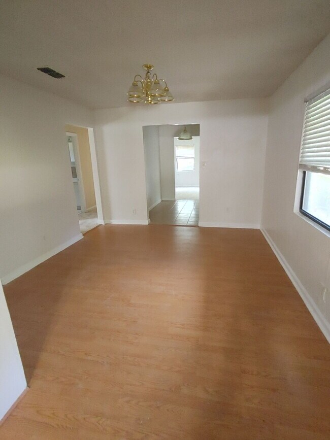 Foto del edificio - Beautiful 4Bd/2BA Right off Miccosukee Rd.