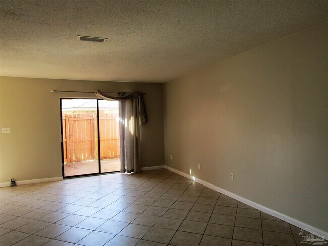 Building Photo - 3399 Green Briar Cir