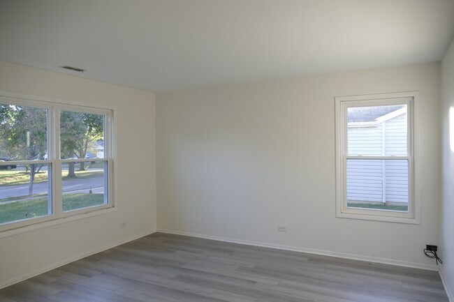 Foto del edificio - 1076 Crestwood Ln