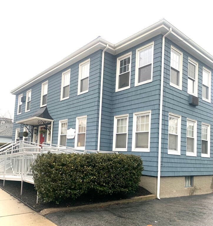Foto principal - 98 Nahant St