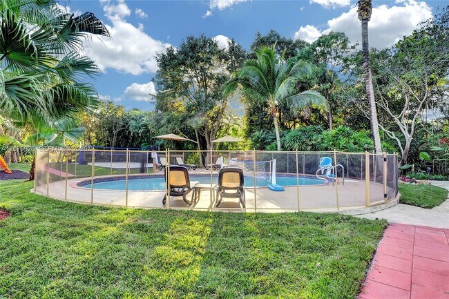 Foto del edificio - 14330 SW 20th St