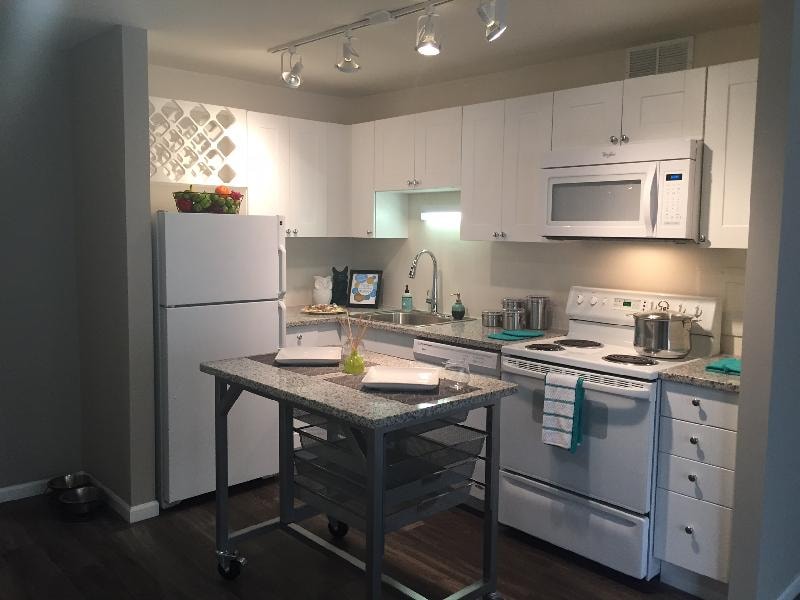 Foto principal - 865 N Dewitt Pl