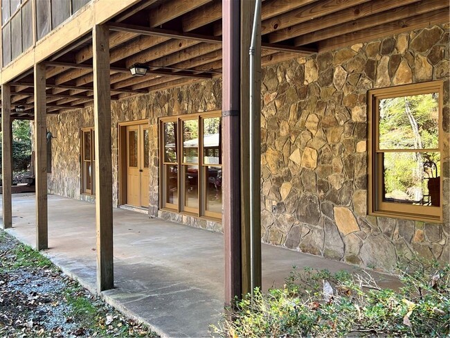 Foto del edificio - 1060 Horseshoe Bend Rd
