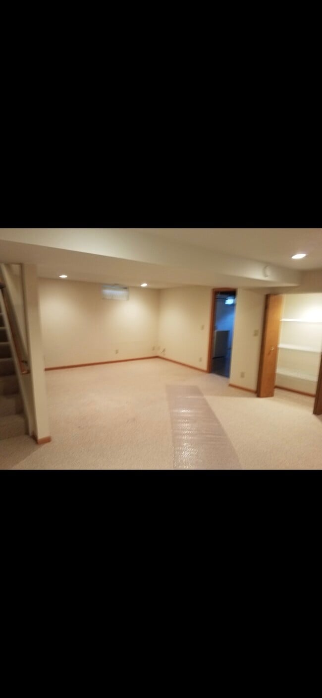 Building Photo - 2293 Trygg Dr