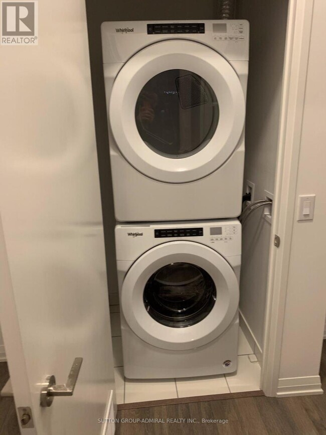 Photo du bâtiment - 99 Eagle Rock Way