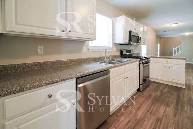 Foto del edificio - Lease today! No extra charge for contentme...