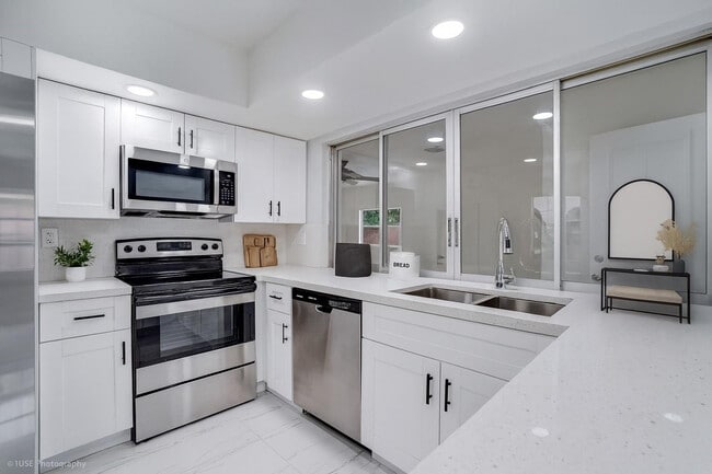 Building Photo - 4971 SW 7th Ct