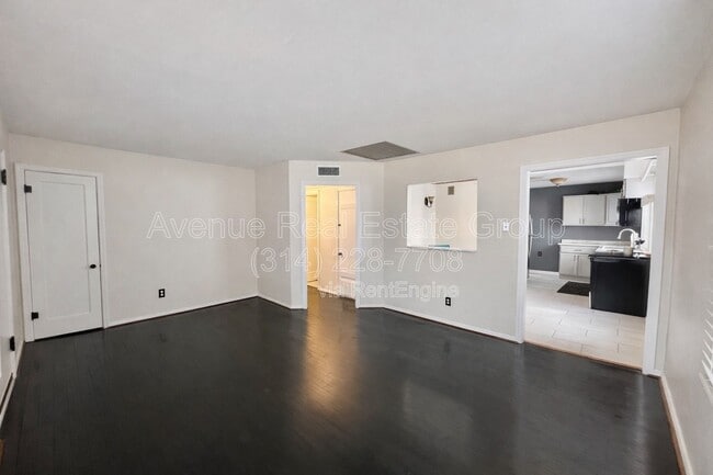 Building Photo - 449 Crest Ave