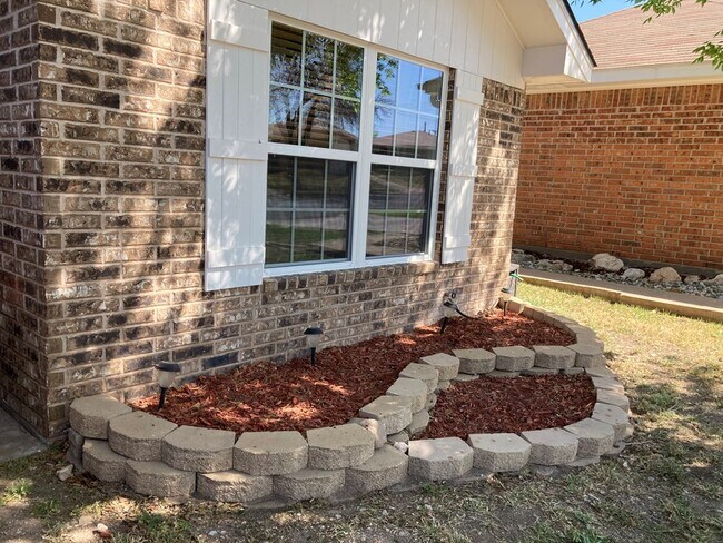 Building Photo - 1412 Gregory Dr