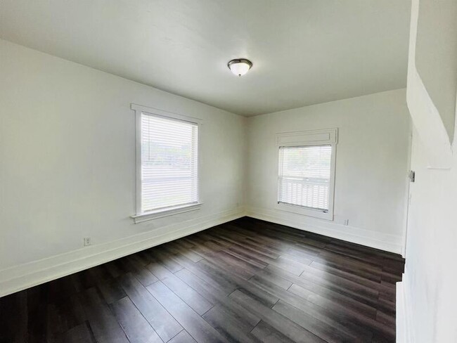 Building Photo - 379 E 800 S