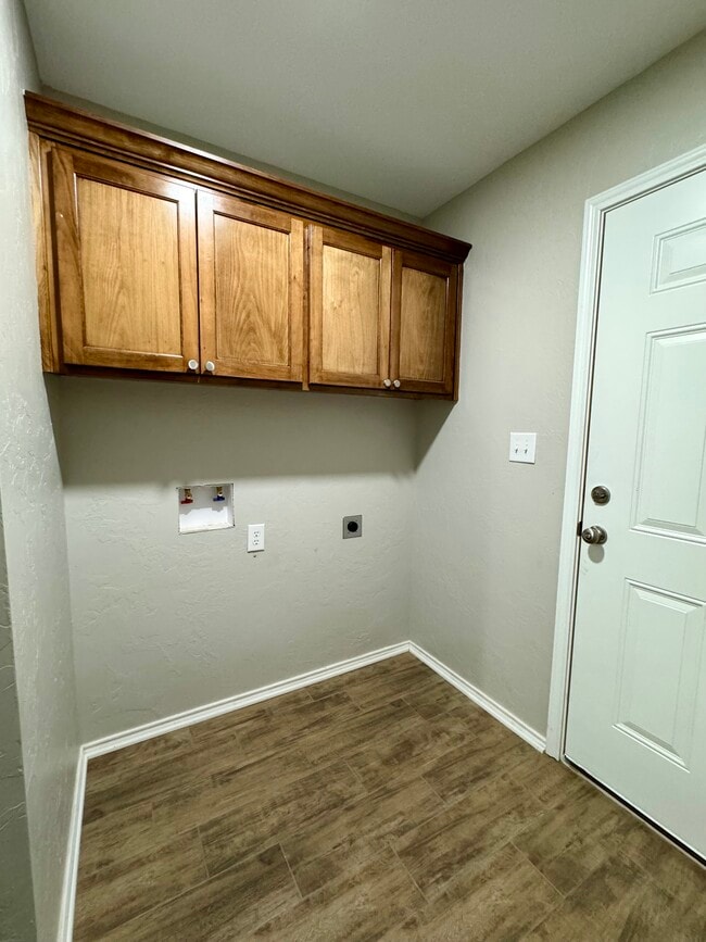Building Photo - 203 Crestview