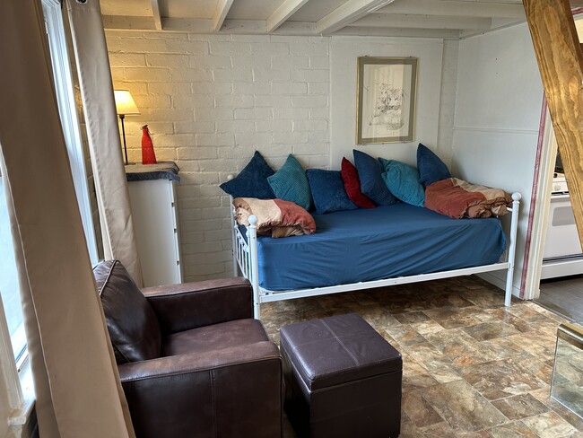 Day bed on the ground floor - 131 Crowley Lake Dr