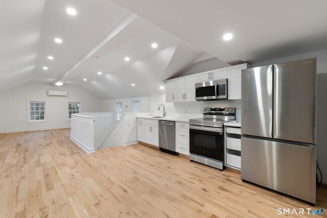 Foto del edificio - 523 Danbury Rd
