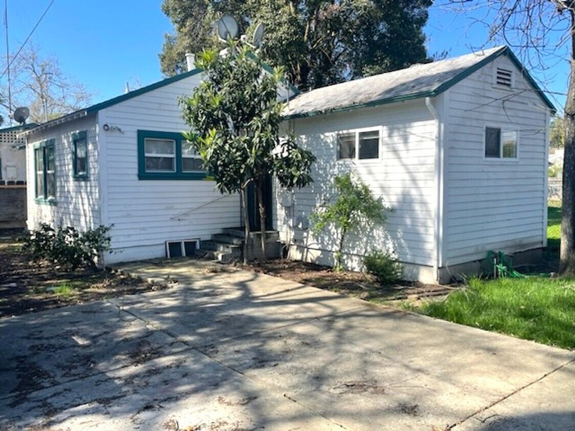AVAILABLE NOW! Adorable 2 bedroom 1 bath ... - AVAILABLE NOW!  Adorable 2 bedroom 1 bath ...
