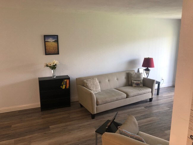 Foto del edificio - 886 S Nova Rd