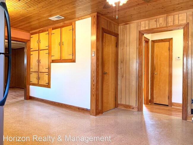 Building Photo - 1850 Cumberland Heights Rd