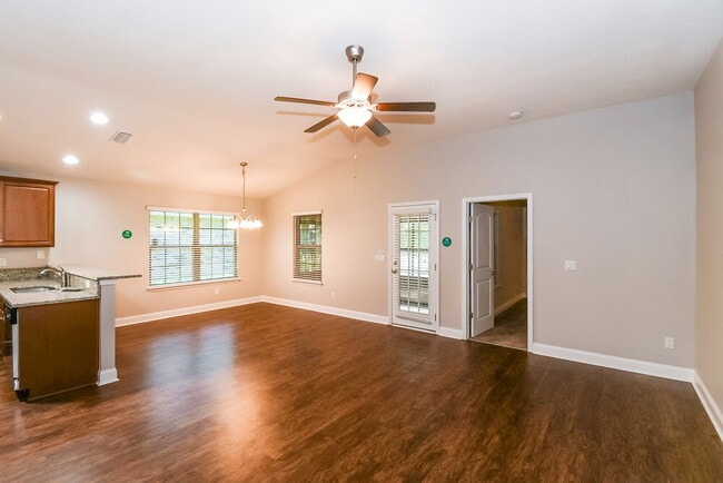 Foto del edificio - 2195 Thornbrook Dr
