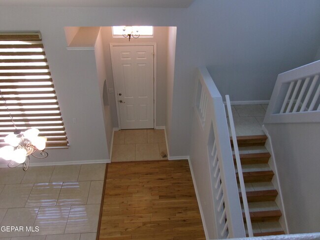 Foto del edificio - 4200 Camelot Heights Dr
