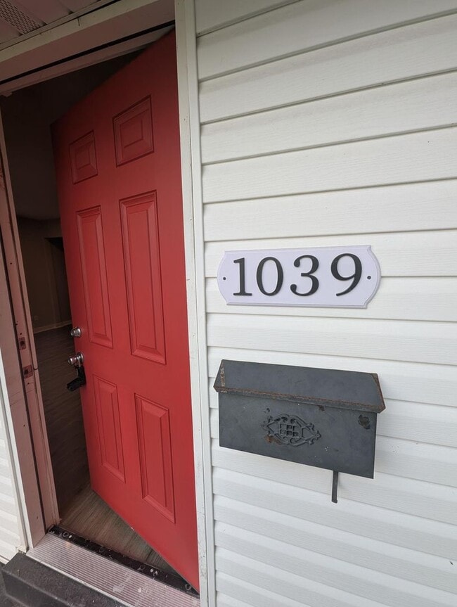 Building Photo - 1039 Addison Dr