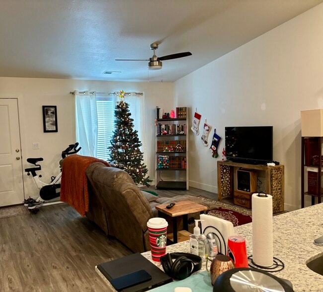 Foto del edificio - 919 Ironwood Dr