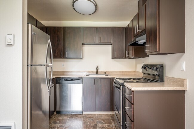 Building Photo - Oak Creek