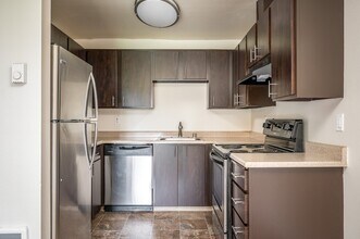 Building Photo - Oak Creek