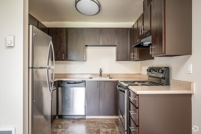 Building Photo - Oak Creek