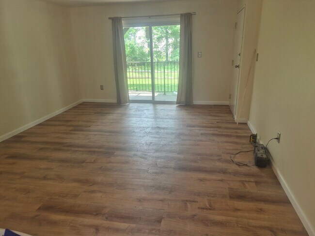 Foto del edificio - 111 N Oaks Blvd