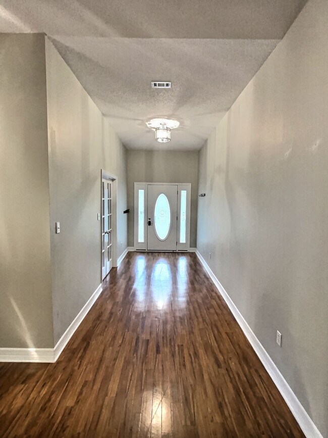 Foto del edificio - 4-BD, 3-BA Brick Home North of I10 in Biloxi's Shadow Creek Subdivision