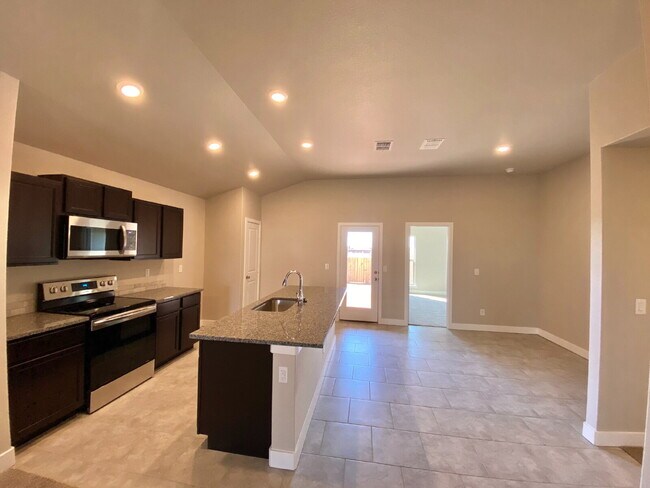 Building Photo - South Lubbock! 3/2/2 in Bell Farms.