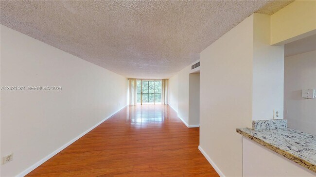 Foto del edificio - 8860 Fontainebleau Blvd