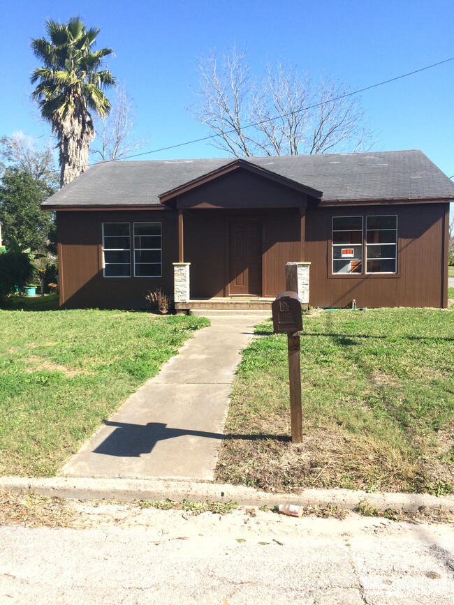 Building Photo - 700 N Tyler