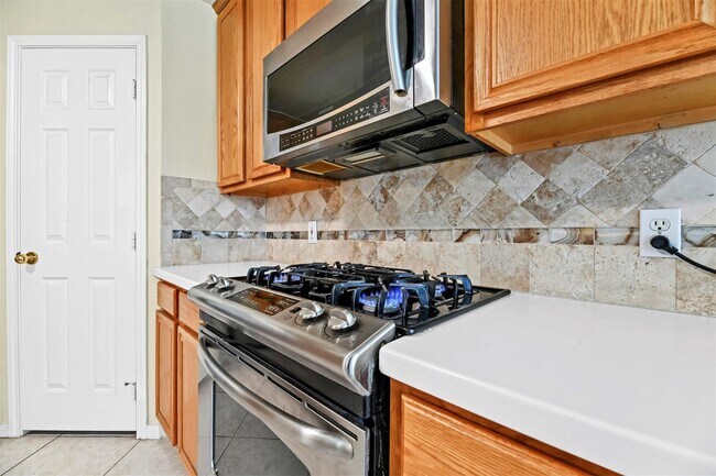 Foto del edificio - 1802 Whispering Forest Dr