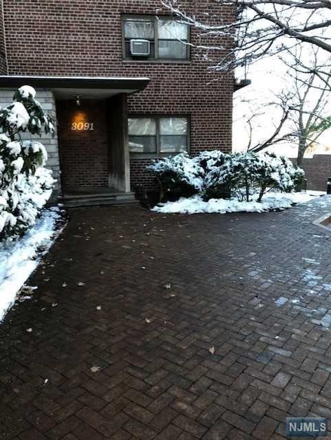 Building Photo - 3091 Edwin Ave