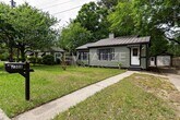 Foto principal - Furnished 2 Bedroom/1 Bathroom Home in Mid...