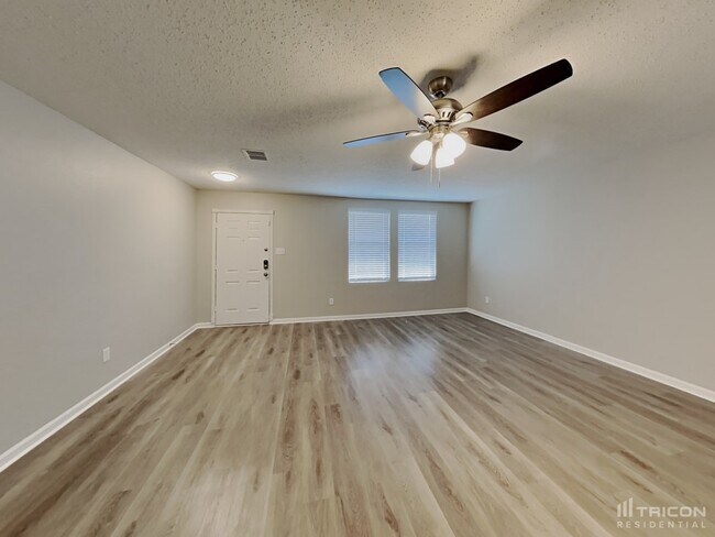 Building Photo - 8403 Bacury Rd