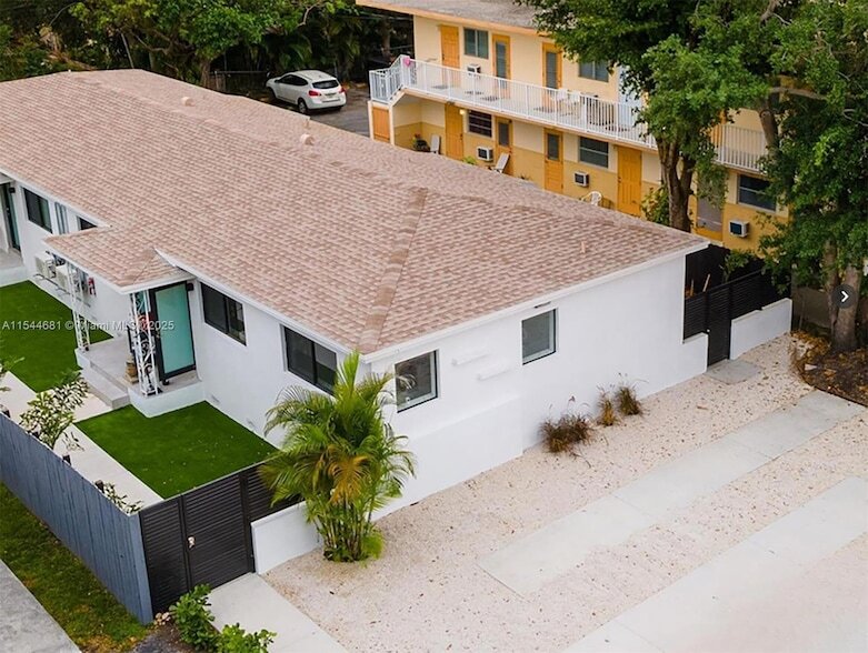 Photo - 740 SW 9th St
