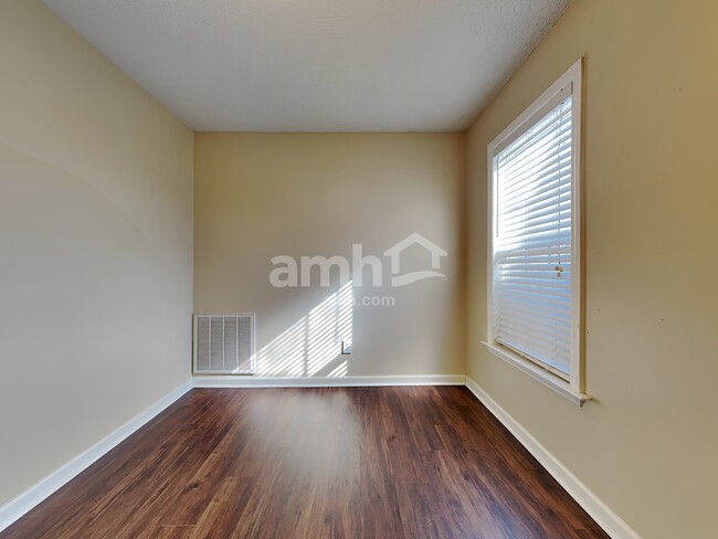 Foto del edificio - 5535 Bridgegate Dr