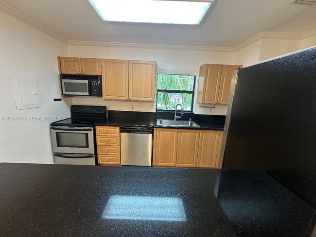 Building Photo - 32 Camden Dr