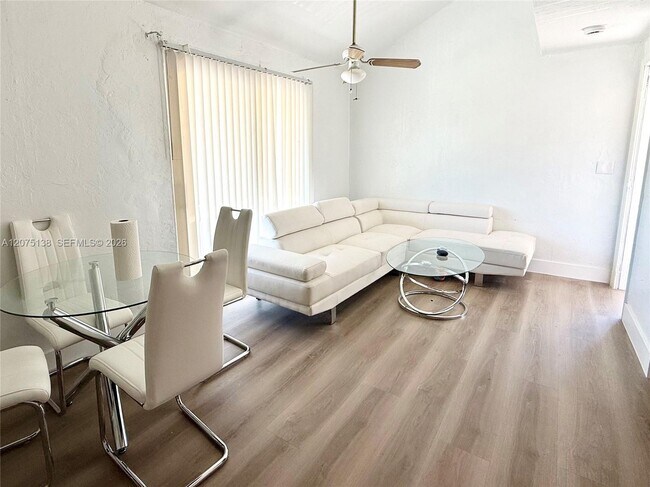 Foto del edificio - 119 NW 43rd Ct