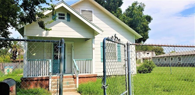 Building Photo - 816 2nd Ave N