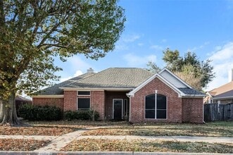 Building Photo - 1801 Pecan View Dr