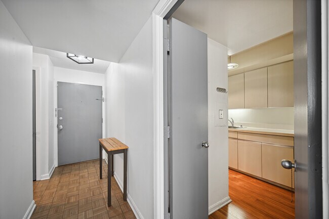 Building Photo - 1015 33rd St NW