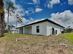 Building Photo - 2432 Quentin Ave S
