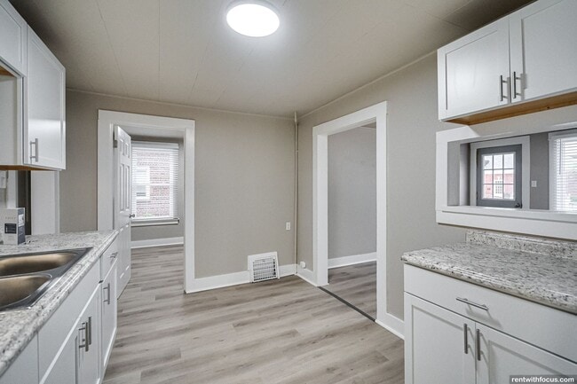 Building Photo - 433 Ahnaip St