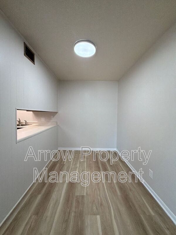 Building Photo - 515 N 13th St