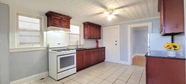 ROBLE - 122 Cross St