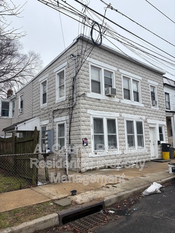 Building Photo - 319 Hobart Ave