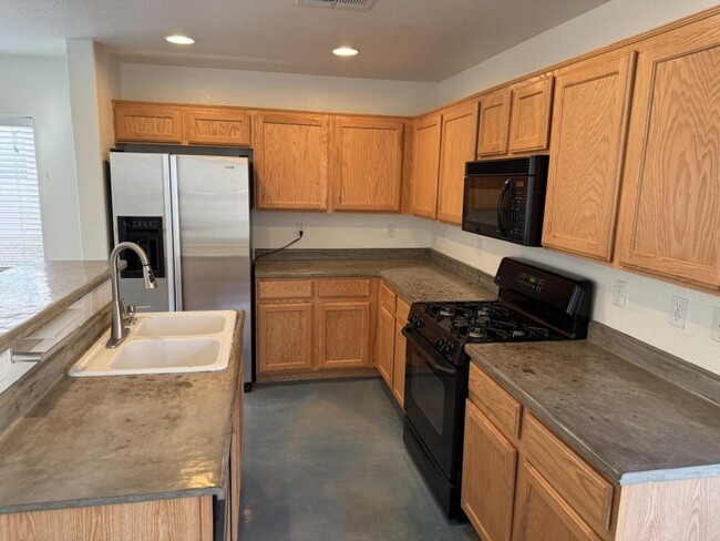 Building Photo - 9528 Havasu Canyon Ave