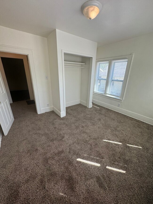 Building Photo - 3 Bed 2 Bath Home close to Washburn Univer...